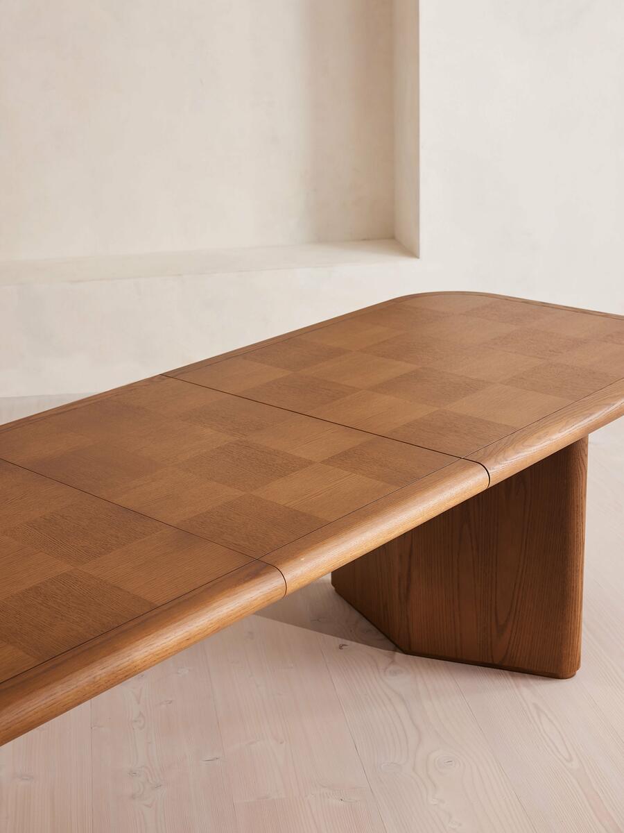 Darwin Dining Table - Images - Image 12