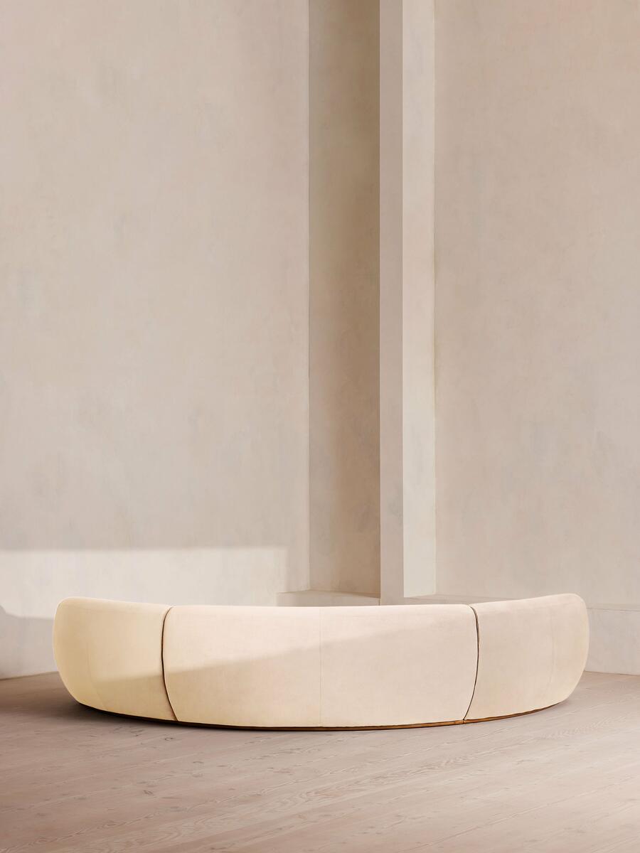 Aline Serpentine Modular Sofa - Four Seater - Porcelain Velvet - Images - Image 4