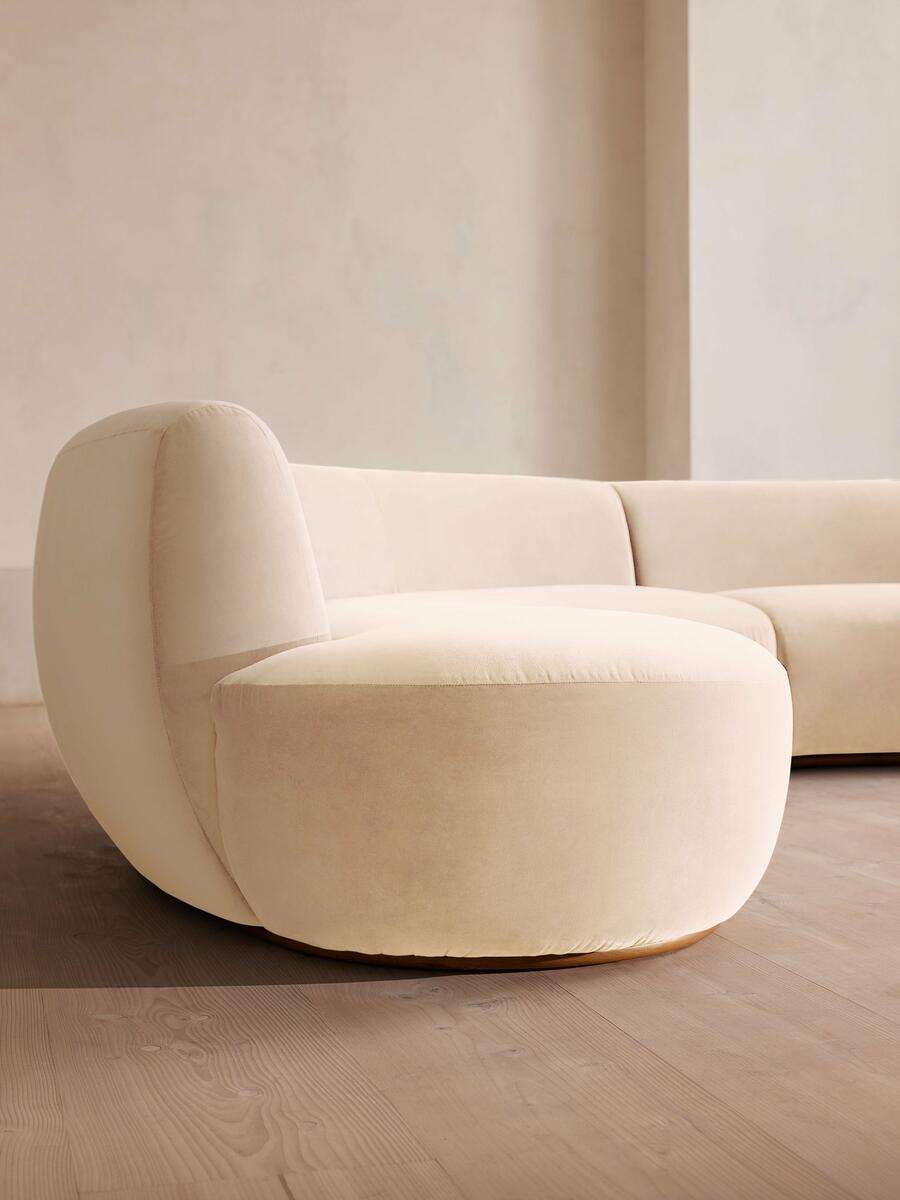 Aline Serpentine Modular Sofa - Four Seater - Porcelain Velvet - Images - Image 5
